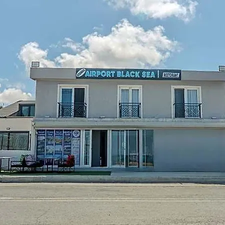 Hotel Airport Black Sea & Restaurant 3*