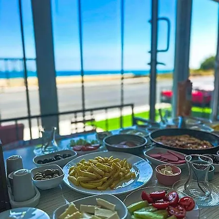 Airport Black Sea & Restaurant 3*